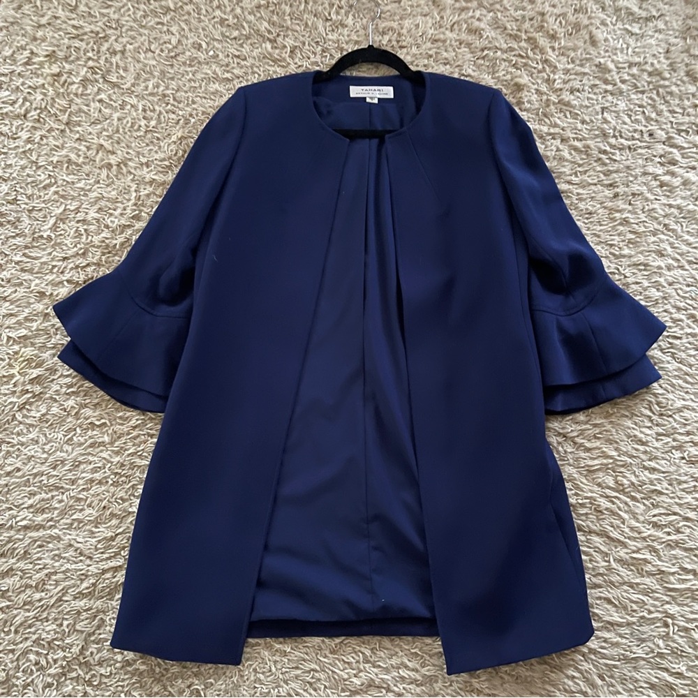 Tahari Jacket in Navy Size 6 *ALMOST BRAND NEW*